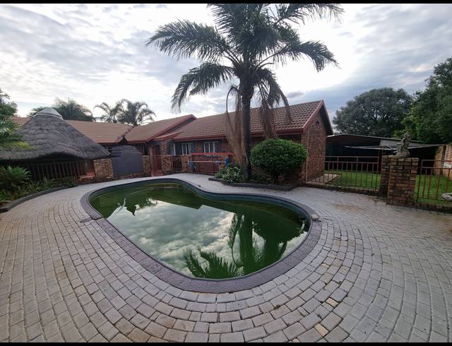 5 BEDROOM FREEHOLD FOR SALE IN THE REEDS